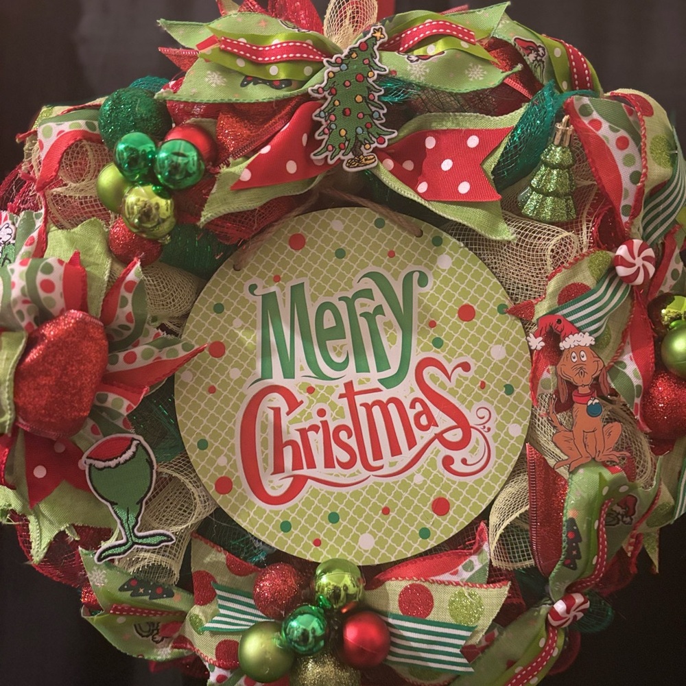 Festive Christmas Wreath with Red and Green Accents